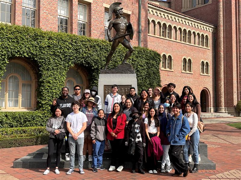 Photo of FC students in front of the USC Tommy Trojan statue